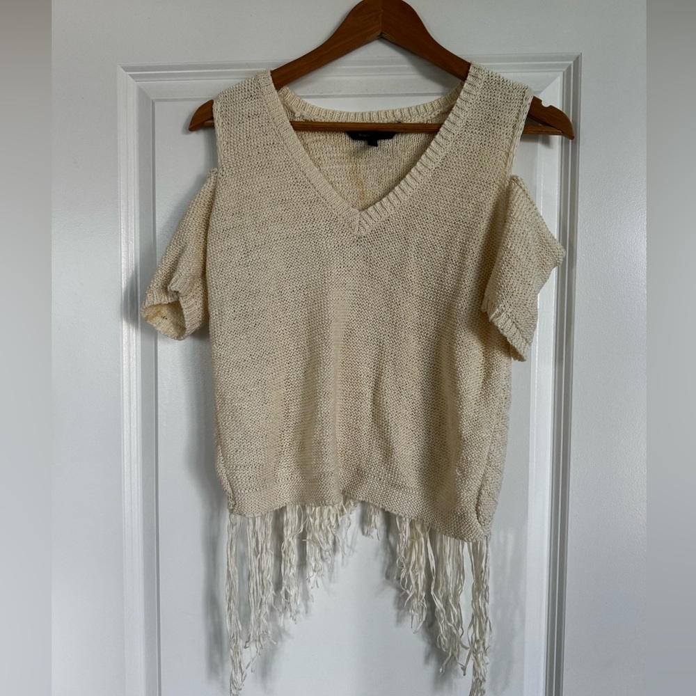 BCBGMAXAZRIA tassel top, xxs but it’s stretchy and fits size M. Back design